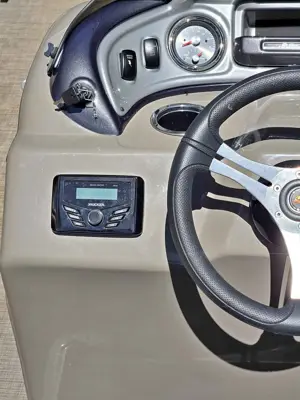 2023 22ft sportfish sun tracker