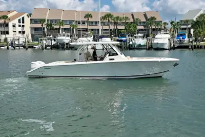 2019 Pursuit s 328 sport