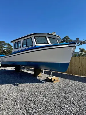2005 35’ x 14’ Jefferson Fiberglass cabin skiff