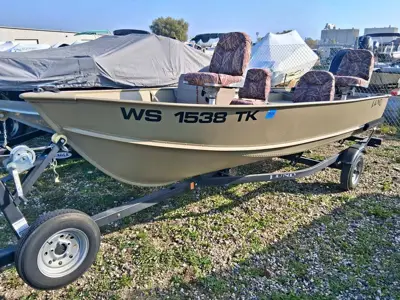 2022 Lund SSV 16 fishing boat