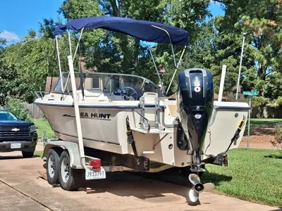 2004 Seahunt S200 dual console 2016 Mercury