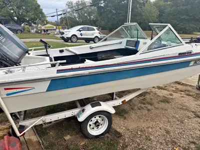 16 Seacraft for sale runs good no leaks with trailer