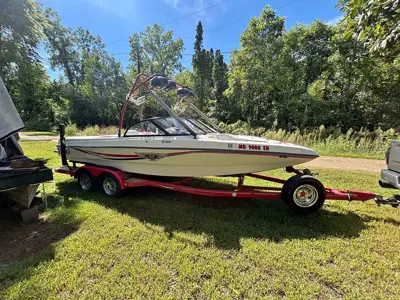 1999 Tige 2100 Wakeboard boat