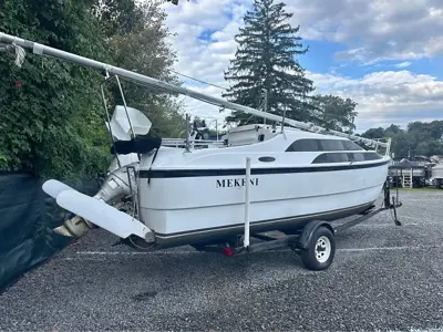 MacGregor 26’ sailboat , engine and trailer