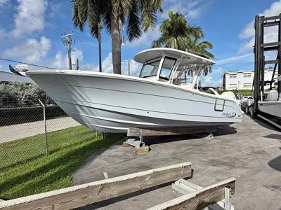 2023 Robalo 302cc