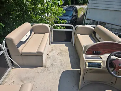 2013 Tahoe Pontoon Boat