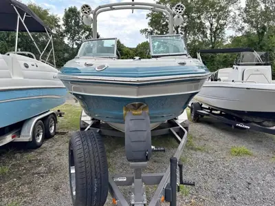 2023 Crownline Surf 220