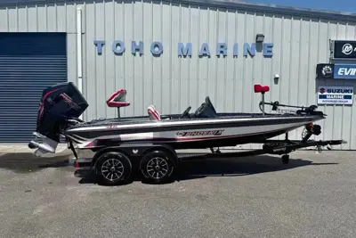 2027 Phoenix Boats 819 ZXL