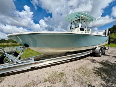 2026 Pathfinder 2800 Hybrid Bay Boat