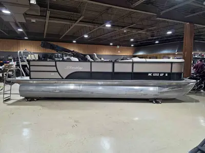 2021 Bentley Legacy 223 Tritoon