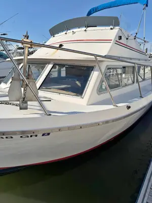 Lures cabin cruiser / Fishing boat
