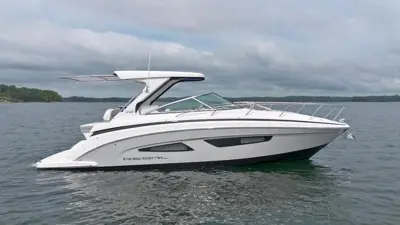 2025 Regal 33 express