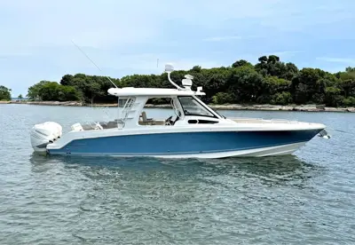 2019 Boston Whaler 350 realm
