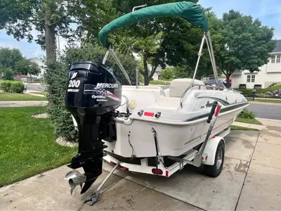 Godfrey Hurricane 201 Deck Boat