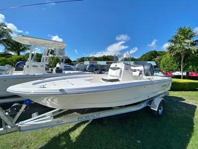 2027 Robalo 206 Cayman Pro