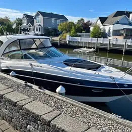 2012 Cruisers Yachts 350 Express