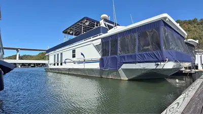 2004 Thoroughbred Houseboat 17 x 70