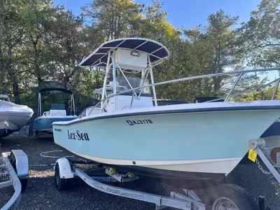 2005 Sea Hunt 202 Triton