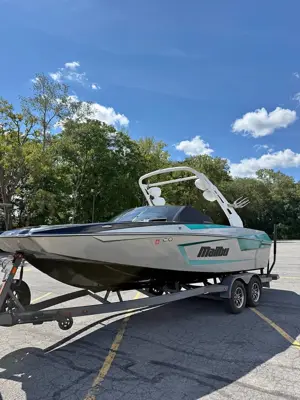 2020 Malibu 23 mxz