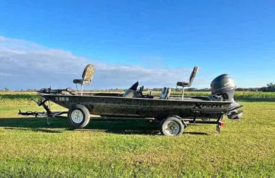Boat 18ft, motor and trailer