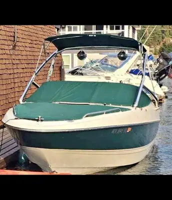Bayliner Capri 2355 Deep V (Trophy Hull)