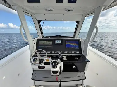 2021 Everglades 335 CC