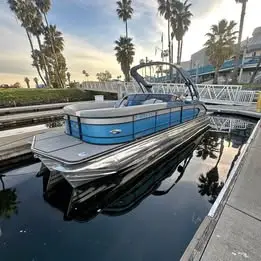Manitou tritoon pontoon boat 400R mercury, racing Verrado supercharged very low hours