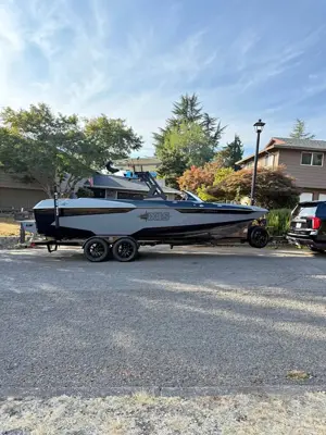 2022 Axis A24 wake boat