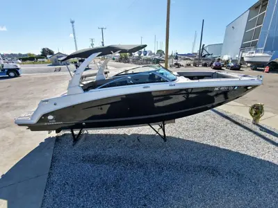 2022 Four Winns HD8 Bowrider