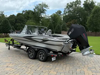 Great clean 2023 Triton Fish/ski boat