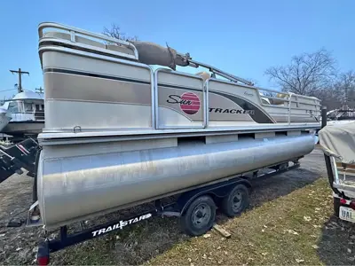 2002 Tracker party barge 22