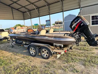2001 Triton boat