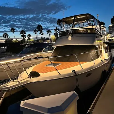 1995 Carver 325 Aft Cabin