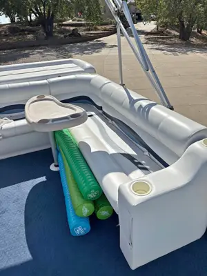 2004 Suntracker Pontoon Boat tracker