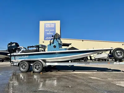 2027 Freedom Boats - Commander 21 w/ 200hp Suzuki