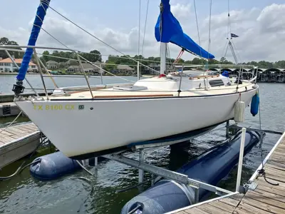 1984 J/29 Sailboat with Hydrohoist lift