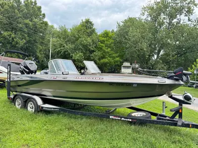 2005 Triton 215x