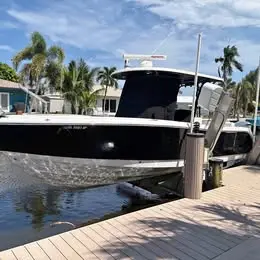 2019 Robalo r302