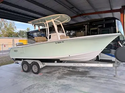 Sea Hunt 235 SE, 12" Evo3S, 12 Speakers, Power Pole, Deck Flooring & White 250hp Immaculate
