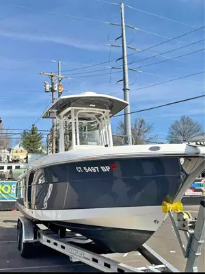 2018 Robalo r242