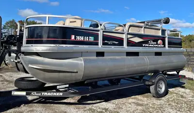 2018 Sun Tracker pontoon boat