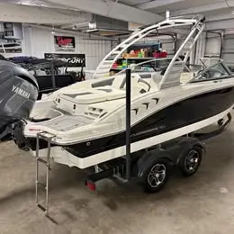 2025 Chaparral 21 SSI Ski & Fish - Brand new!