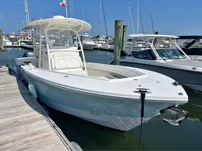 2017 Regulator 28-Forward Seating