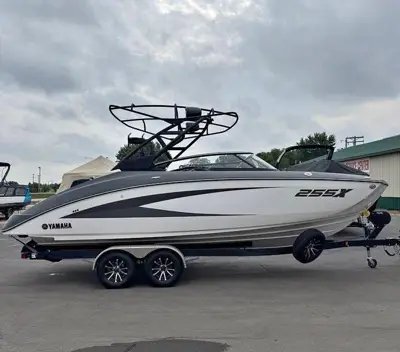 2025 Yamaha 255XE Surf Boat- 500HP- Only 45 Hours !