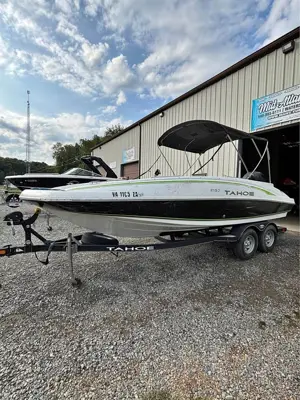 2020 Tahoe 2150 deck boat 150 mercury