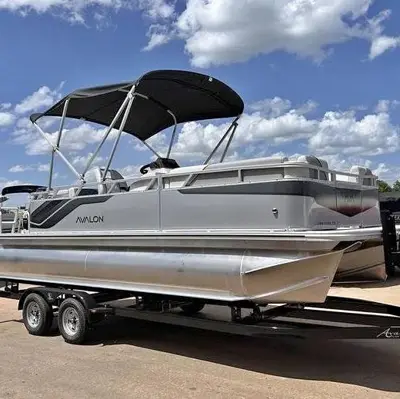 2025 Avalon venture cruise rear bench 21 ft
