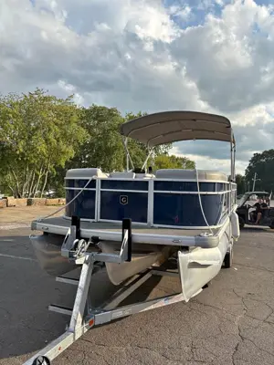 2025 Godfrey 2286 Tritoon