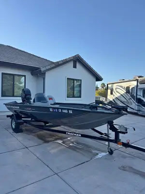 2015 Bass Tracker Pro 175