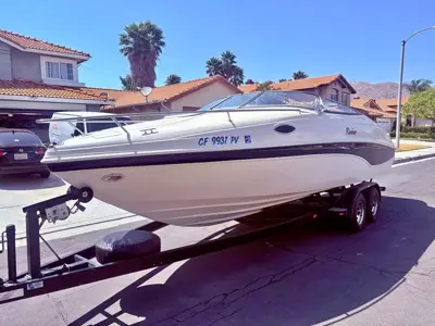 2002 Rinker Captive