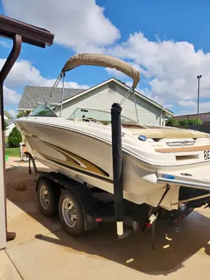 Sea Ray 210 Signature